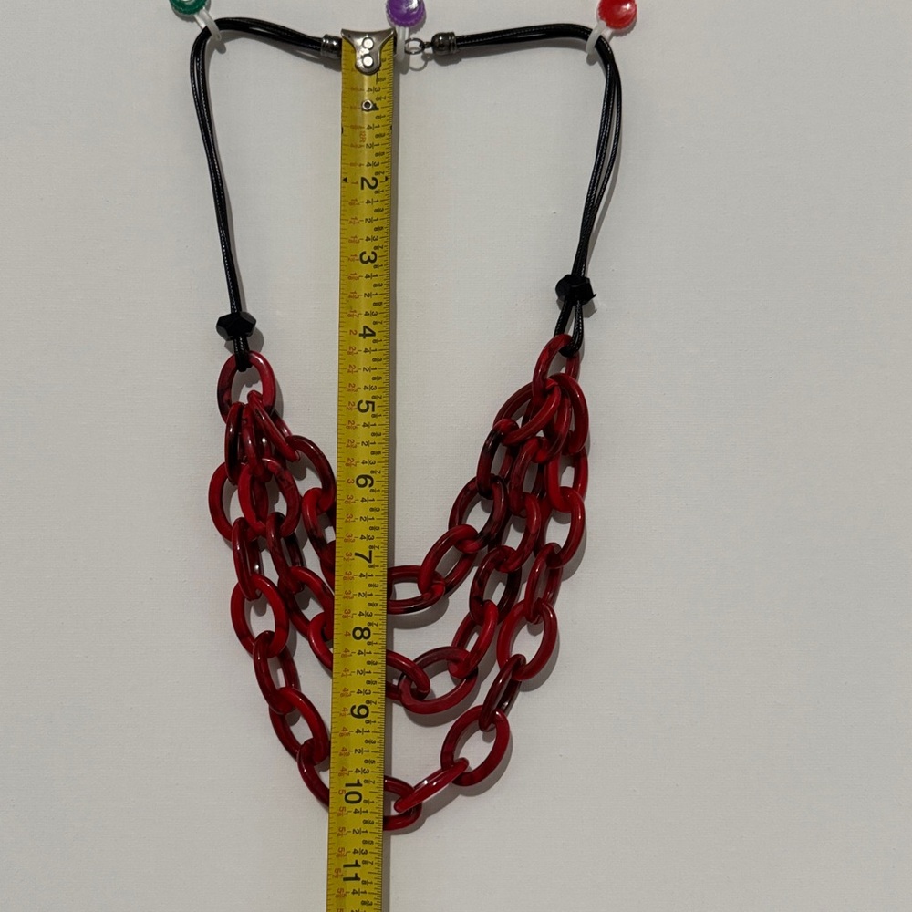 Red plastic Chainlink Necklace - Picture 8 of 8